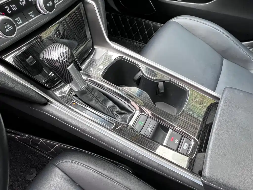 Honda Accord — фото 18