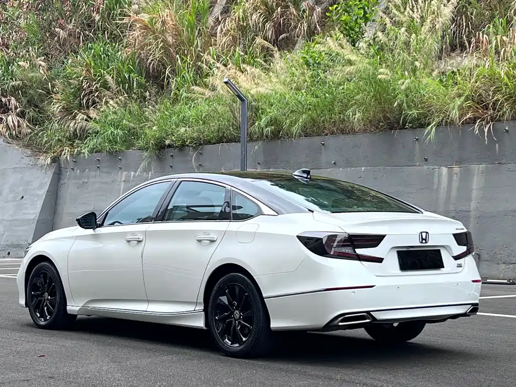 Honda Accord — фото 7