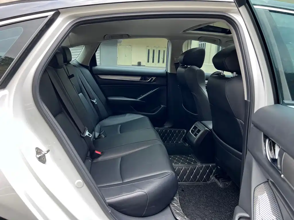 Honda Accord — фото 10