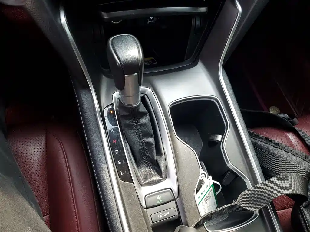 Honda Accord — фото 10