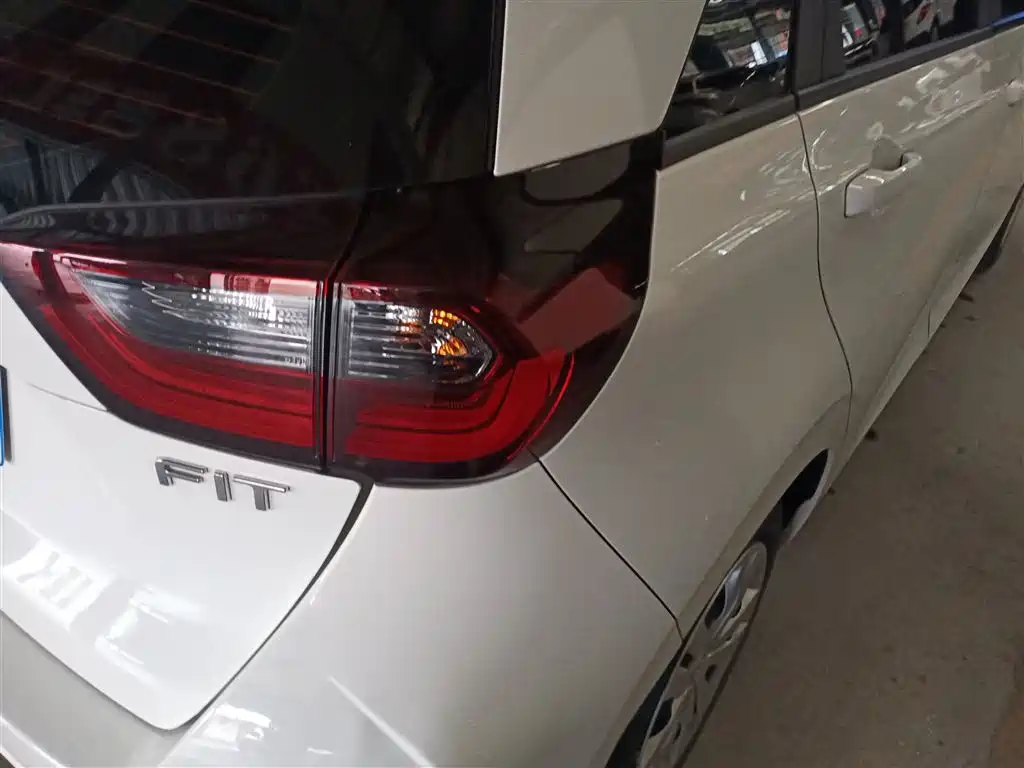Honda Fit — фото 8