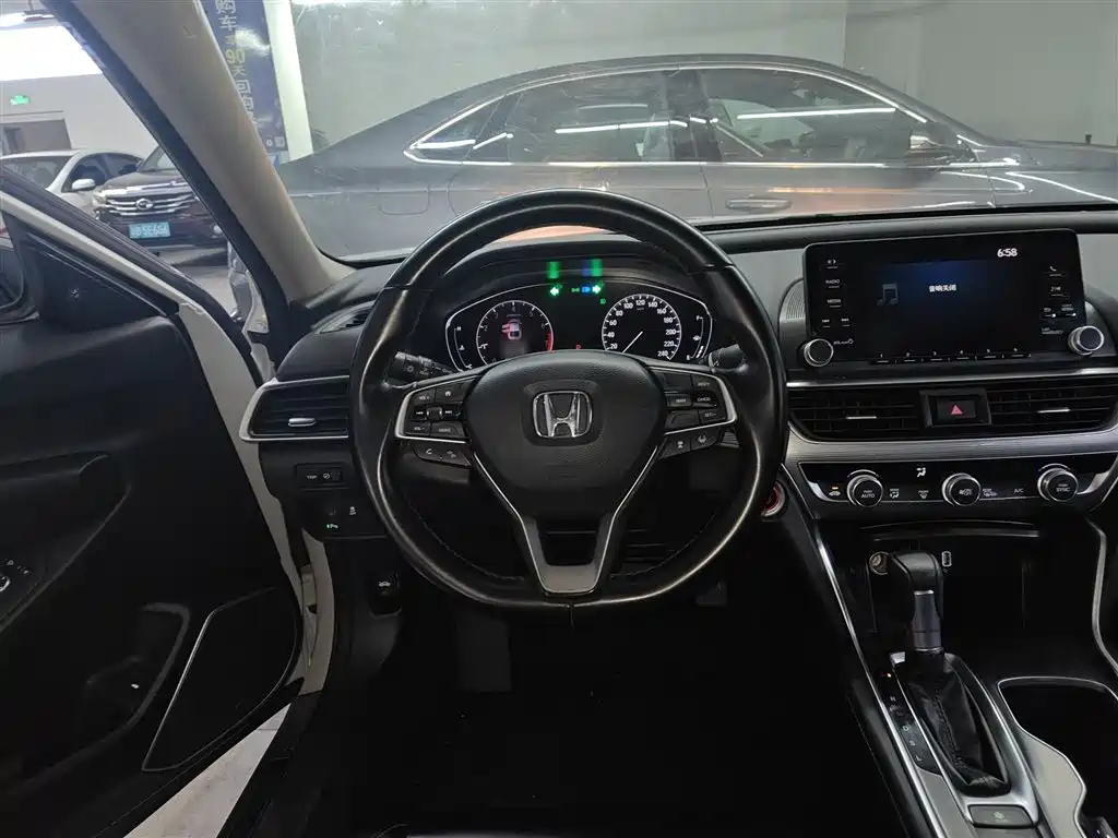 Honda Accord — фото 7