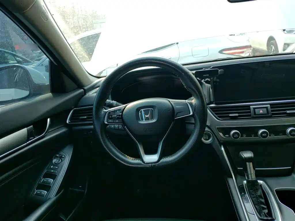 Honda Accord — фото 11