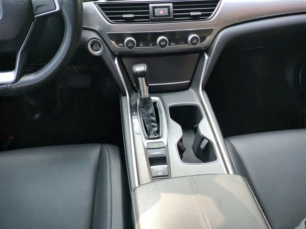 Honda Accord — фото 14