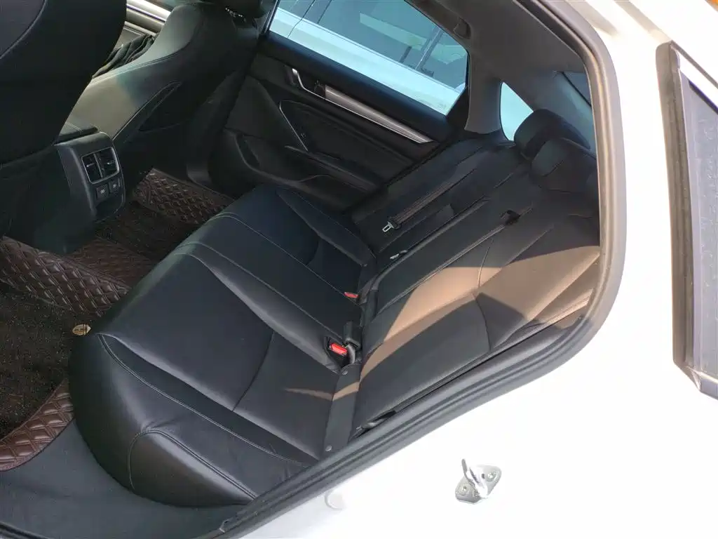 Honda Accord — фото 17