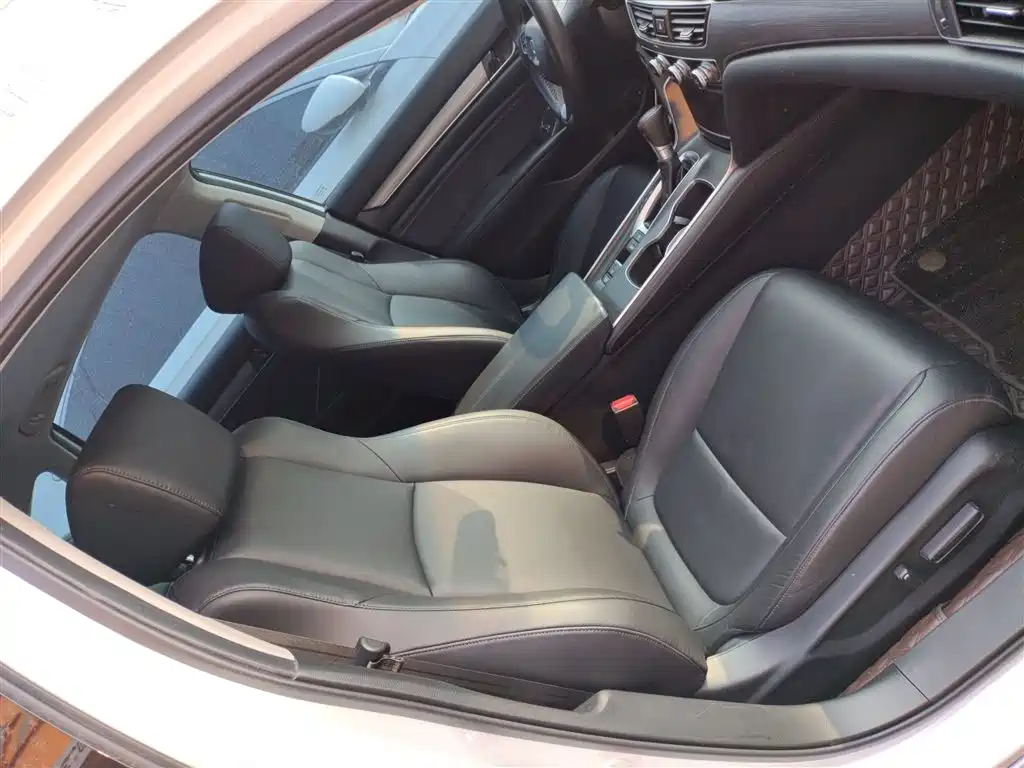 Honda Accord — фото 25