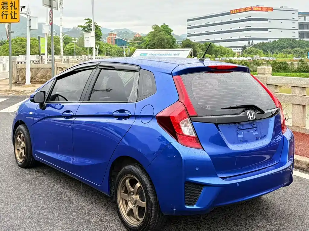 Honda Fit — фото 7