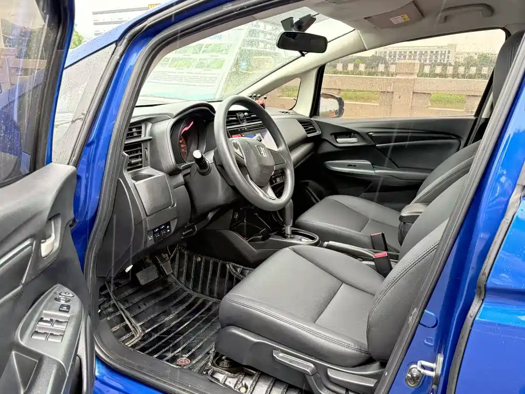 Honda Fit — фото 8