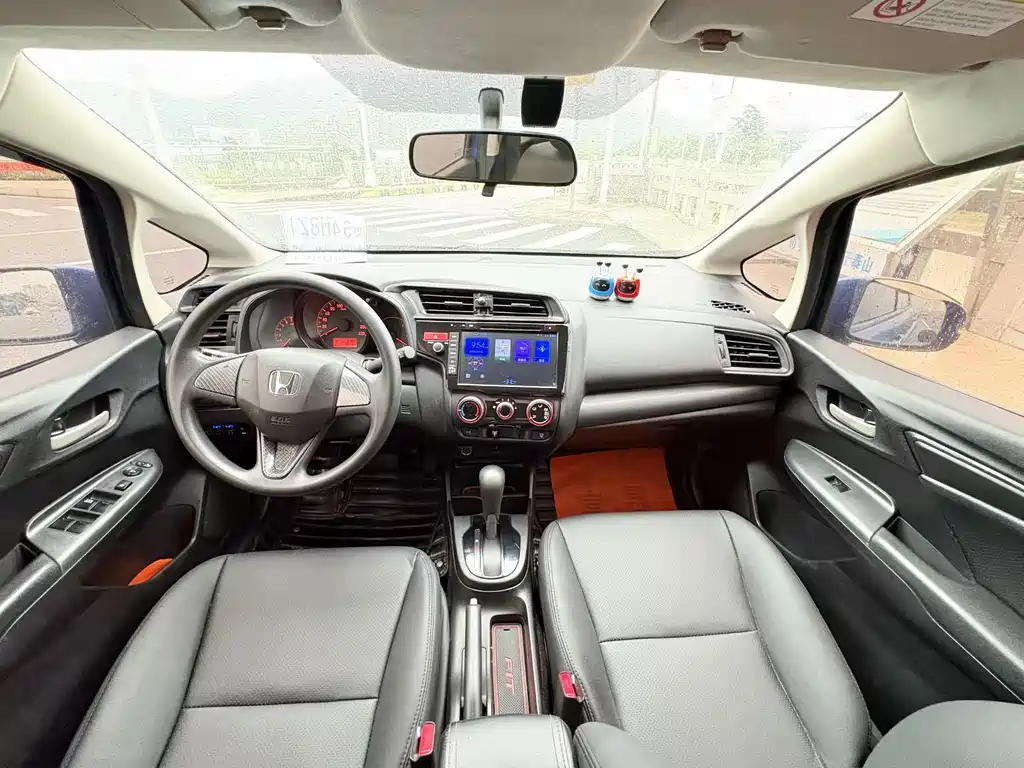 Honda Fit — фото 10