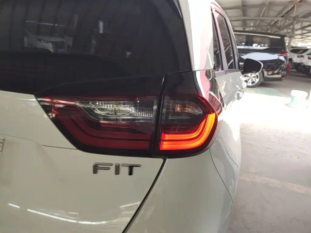 Honda Fit — фото 8