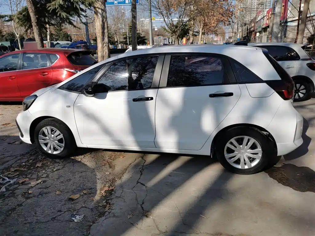 Honda Fit — фото 5
