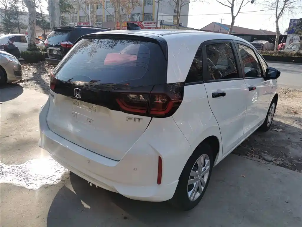 Honda Fit — фото 7