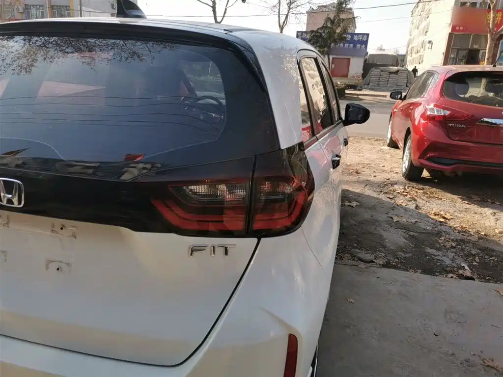 Honda Fit — фото 8