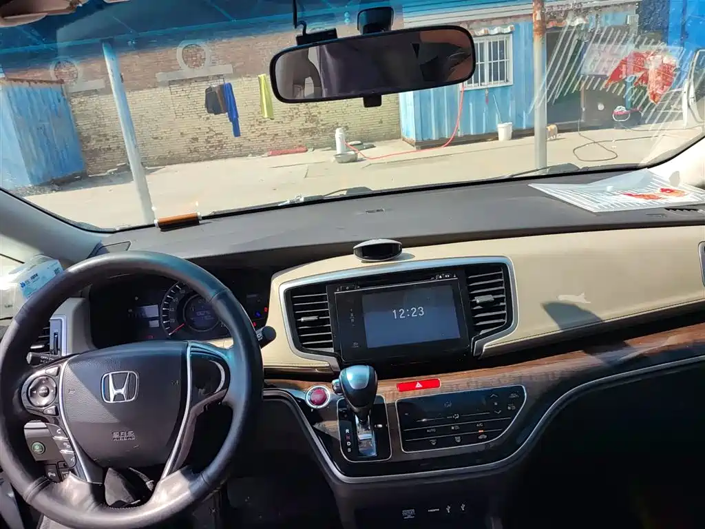 Honda Odyssey — фото 10
