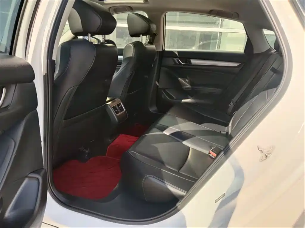 Honda Accord — фото 13