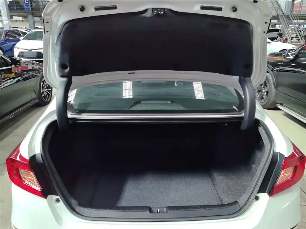 Honda Accord — фото 10