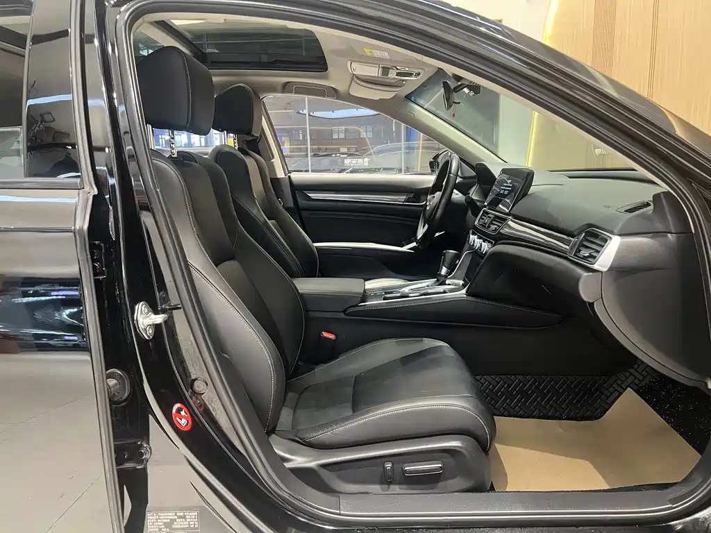 Honda Accord — фото 10