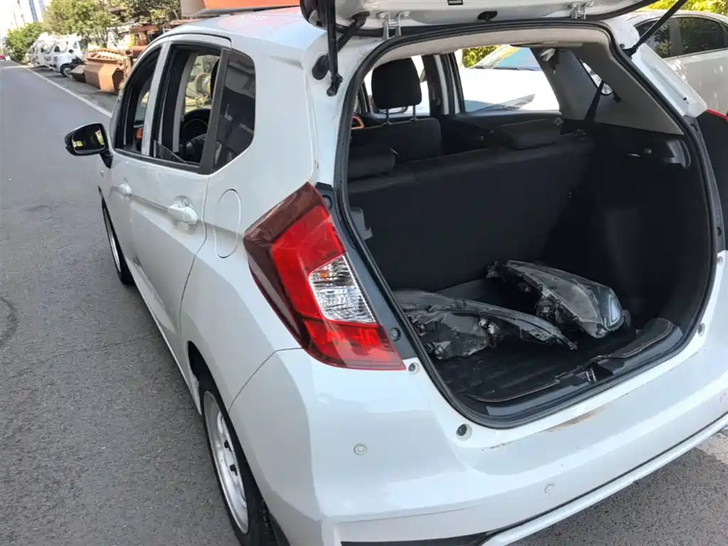 Honda Fit — фото 5
