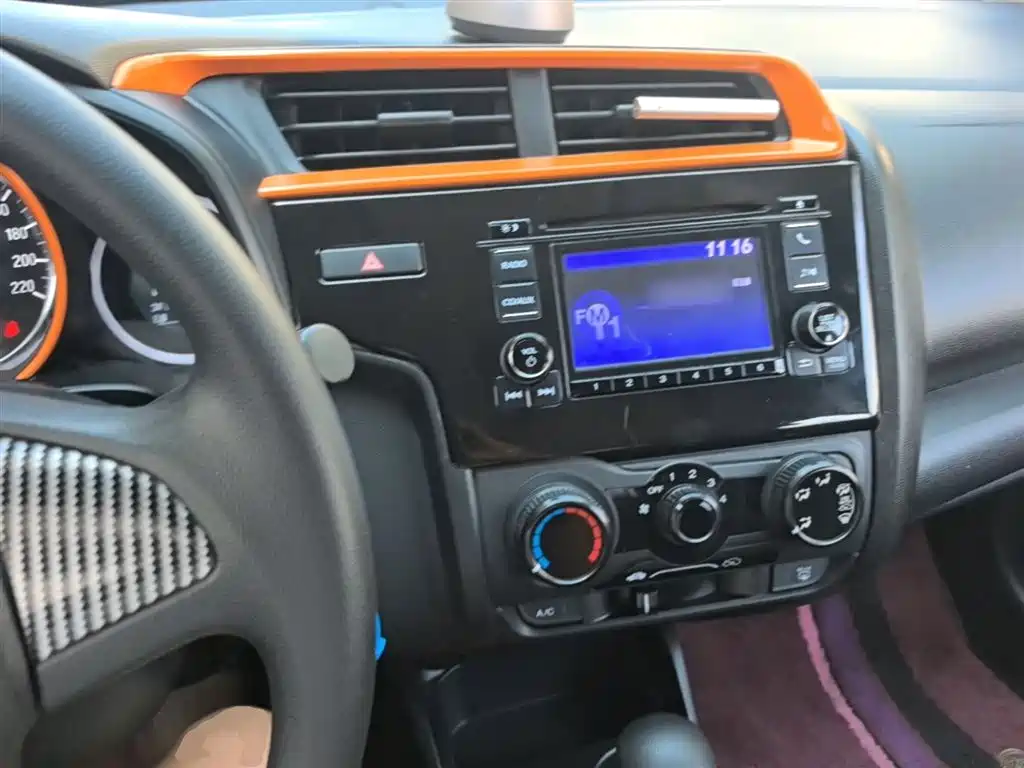 Honda Fit — фото 10