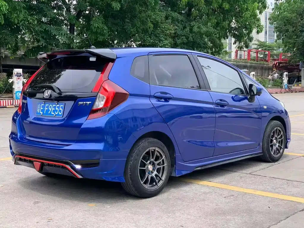 Honda Fit — фото 9
