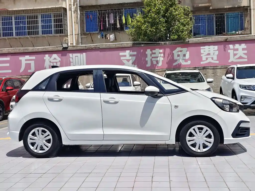 Honda Fit — фото 5