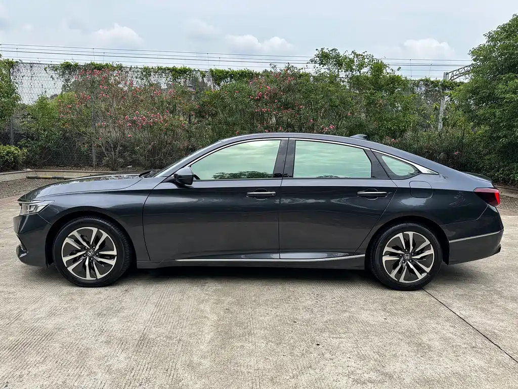 Honda Accord — фото 9
