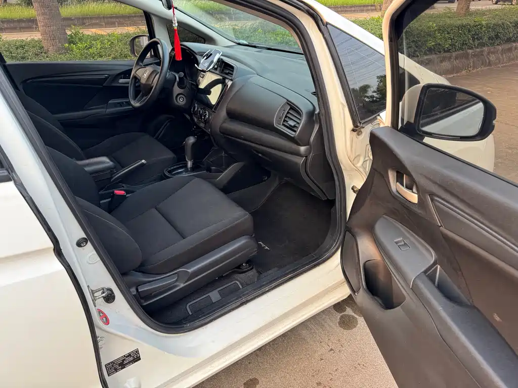 Honda Fit — фото 10