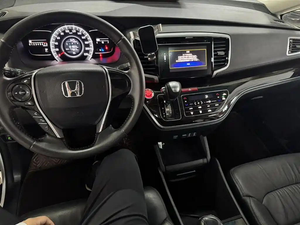 Honda Odyssey — фото 13
