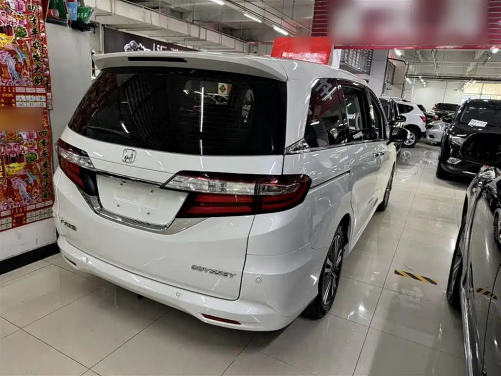 Honda Odyssey — фото 10