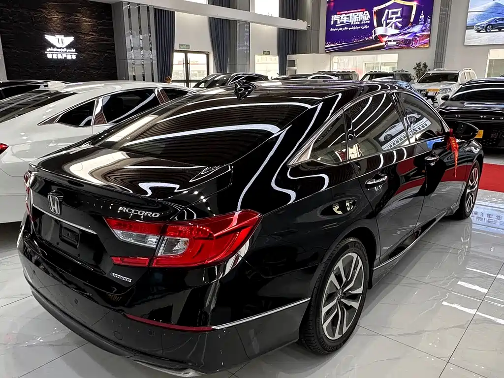 Honda Accord — фото 11