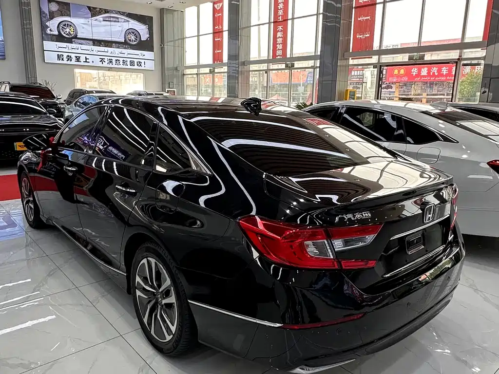 Honda Accord — фото 9