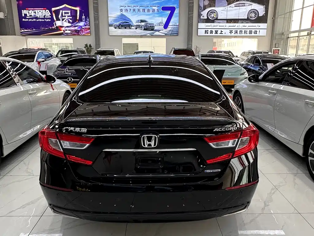 Honda Accord — фото 10