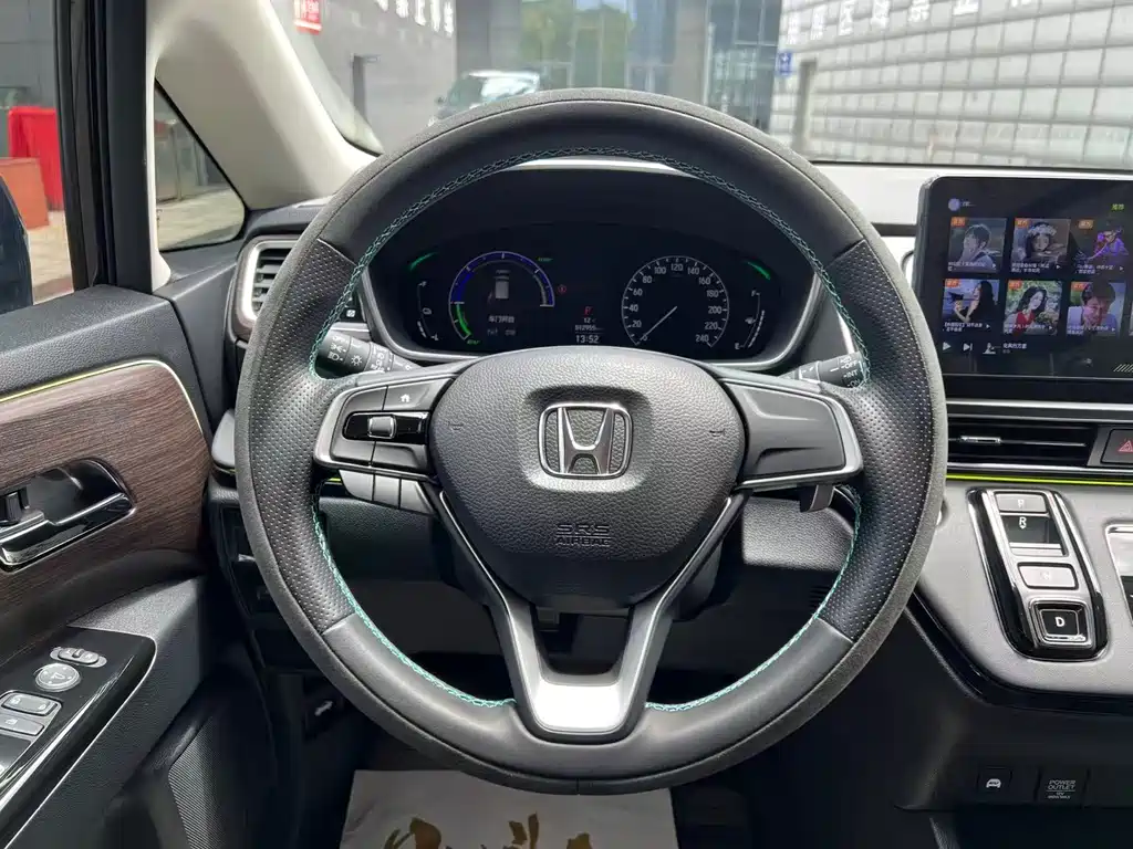 Honda Odyssey — фото 17