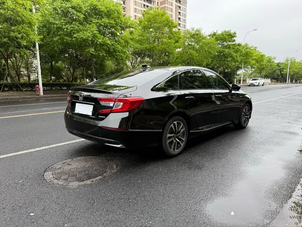 Honda Accord — фото 11