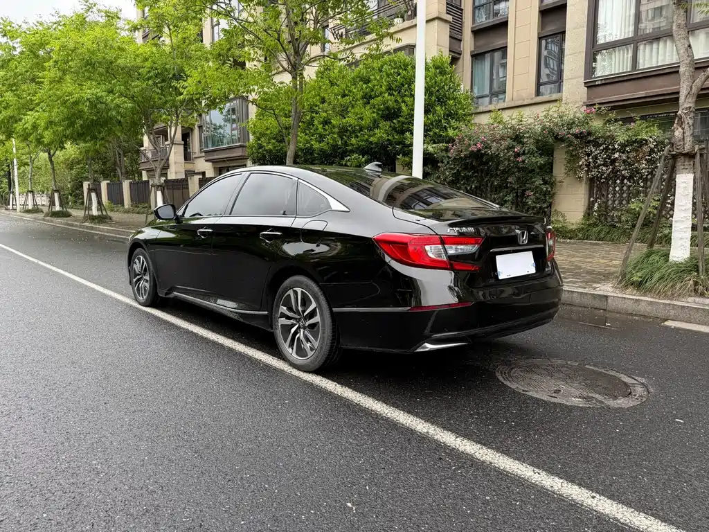 Honda Accord — фото 9