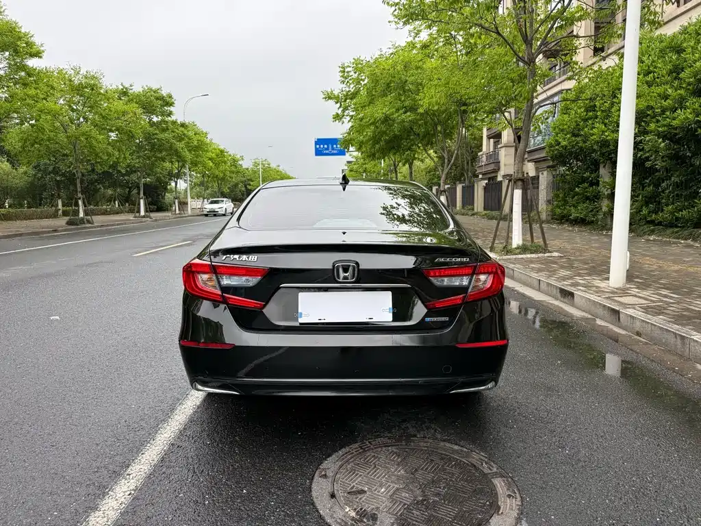 Honda Accord — фото 10