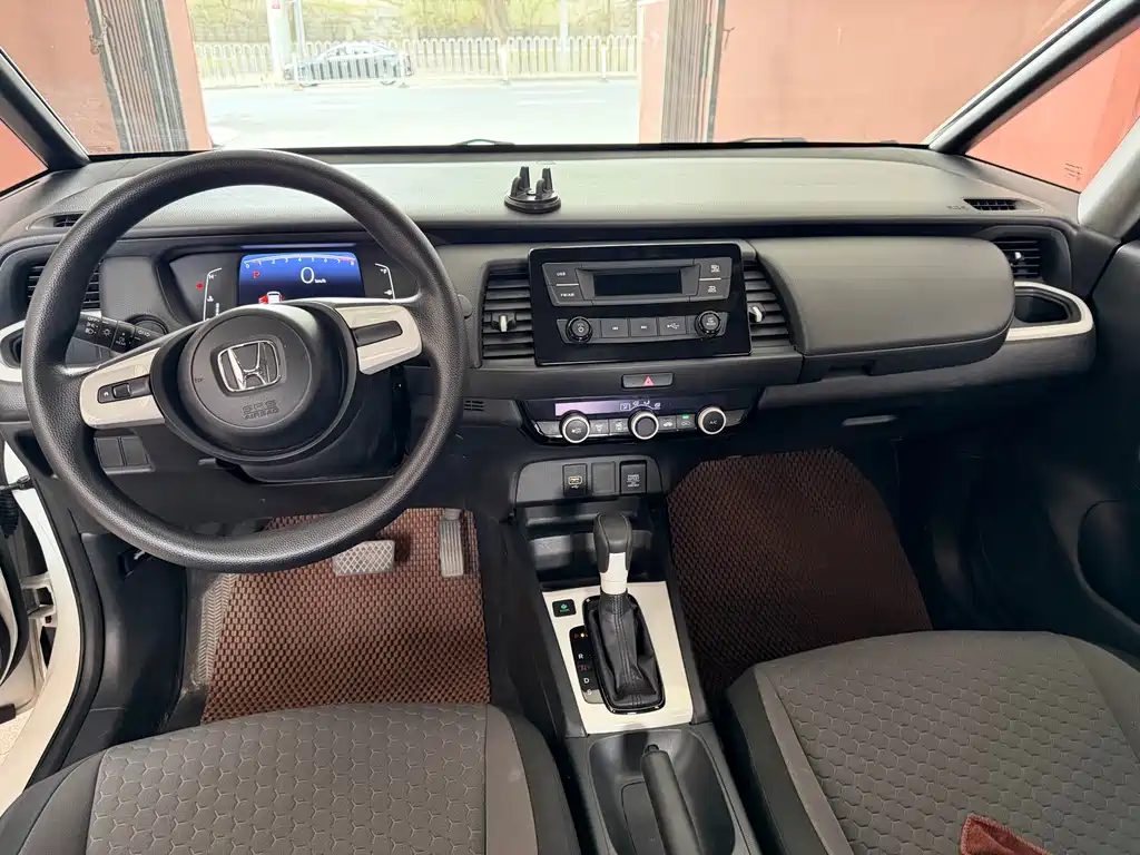 Honda Fit — фото 7