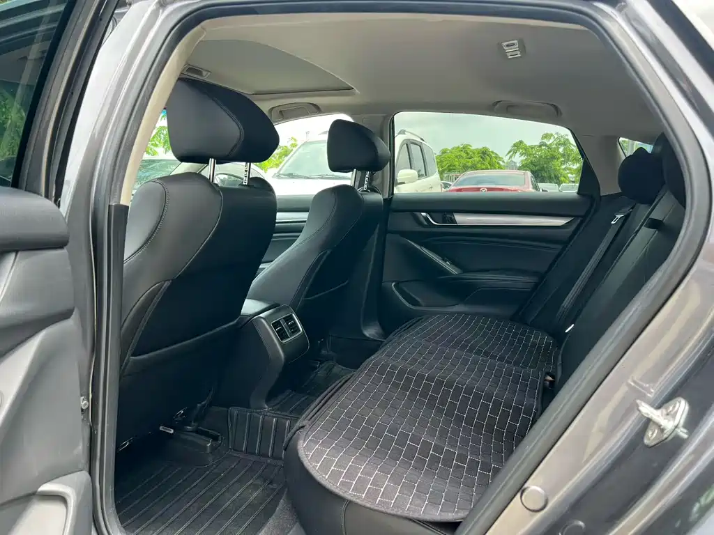 Honda Accord — фото 6