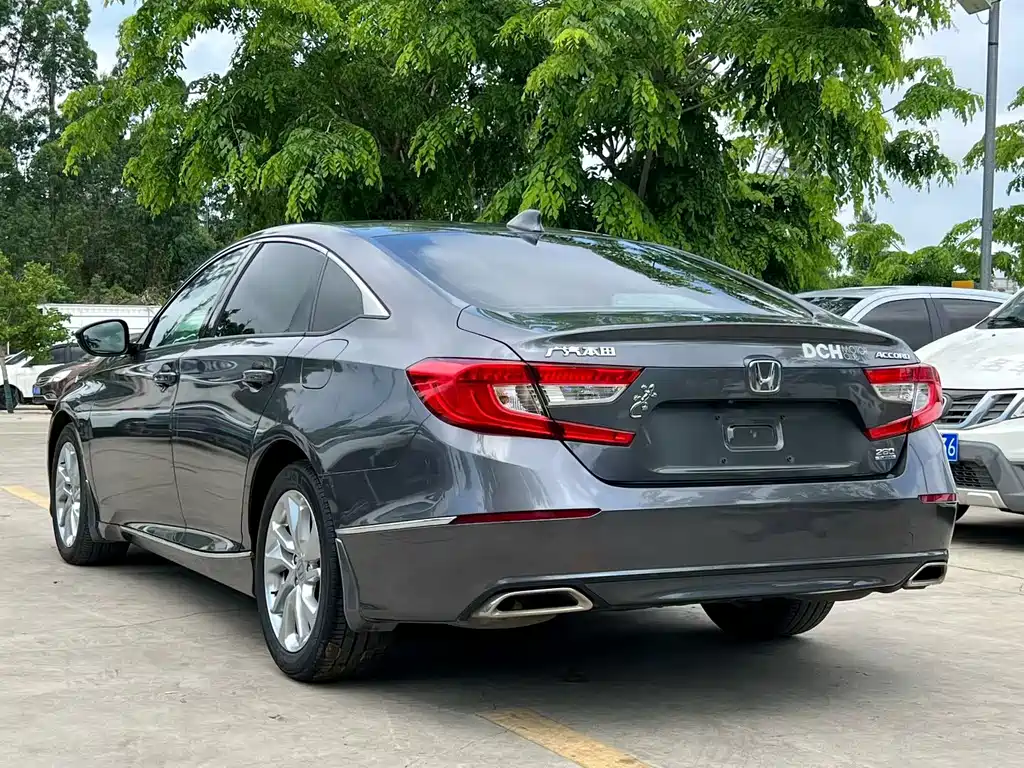Honda Accord — фото 7
