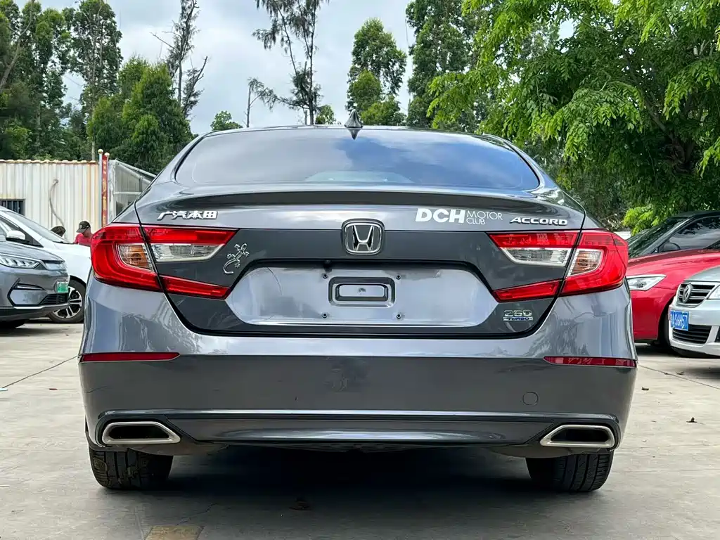 Honda Accord — фото 8