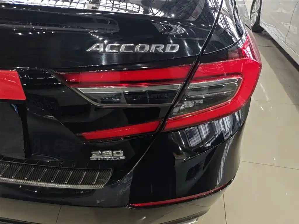 Honda Accord — фото 8
