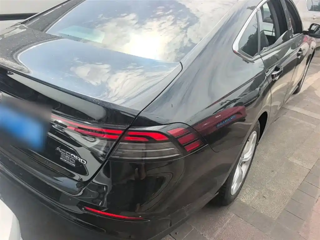 Honda Accord — фото 10