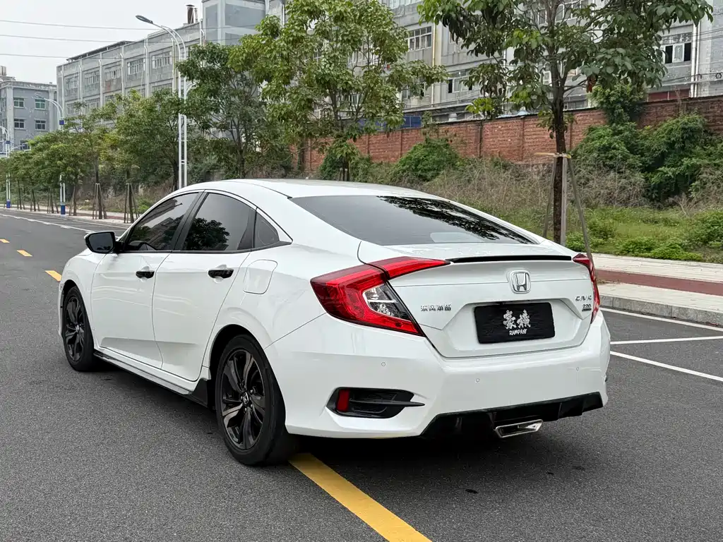 Honda Civic — фото 6