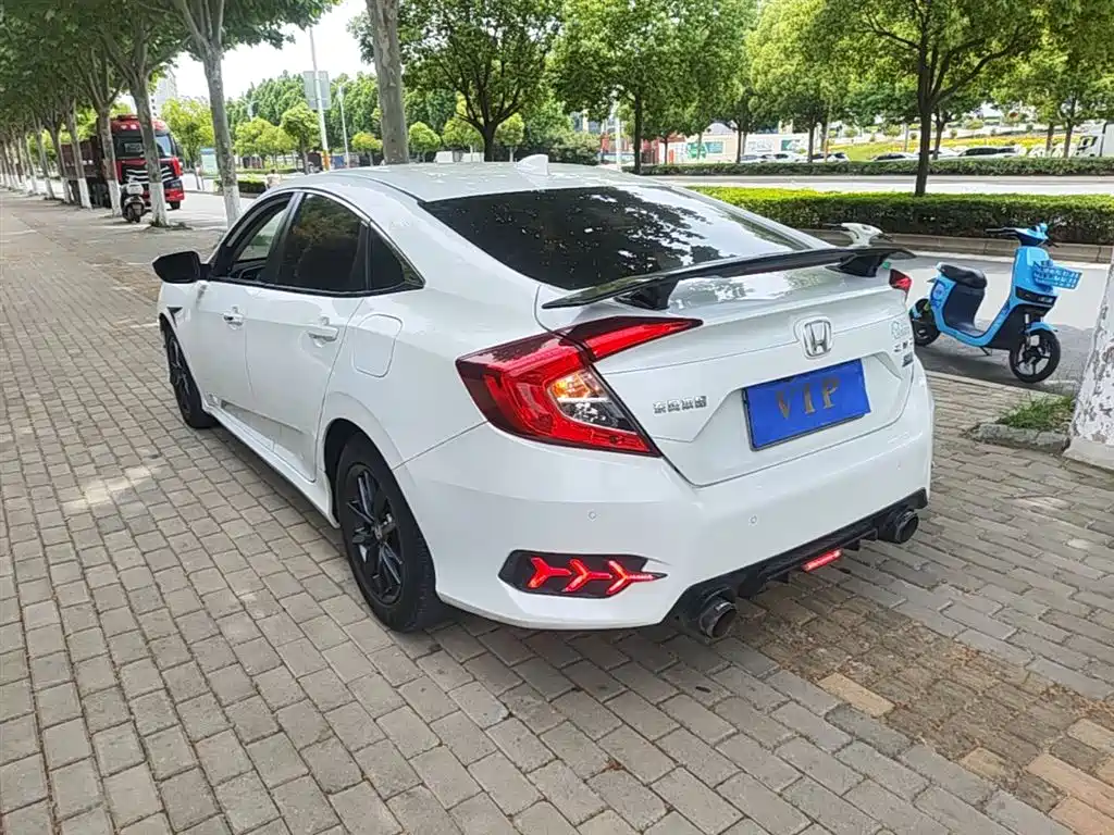 Honda Civic — фото 5