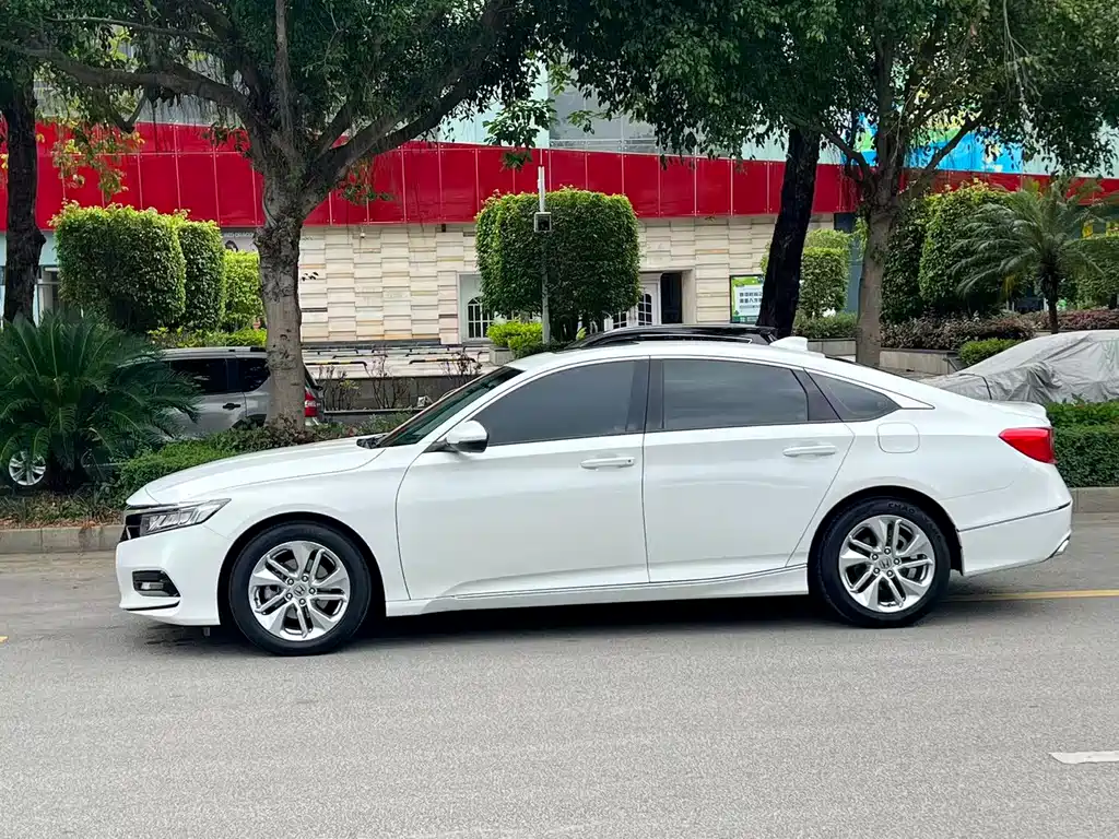 Honda Accord — фото 3