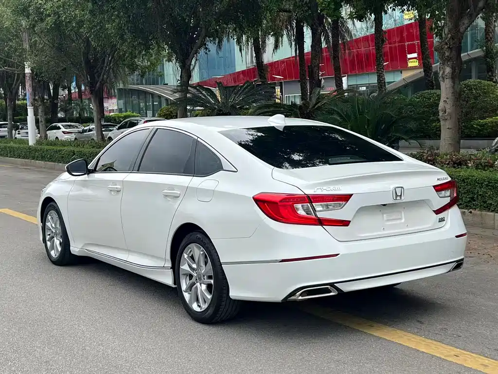 Honda Accord — фото 4