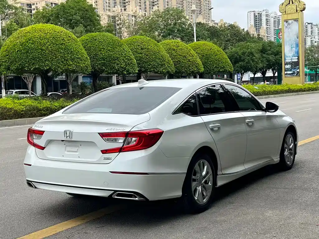 Honda Accord — фото 6