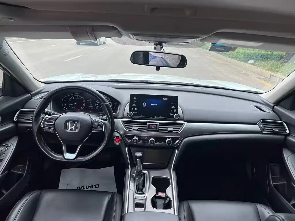 Honda Accord — фото 9