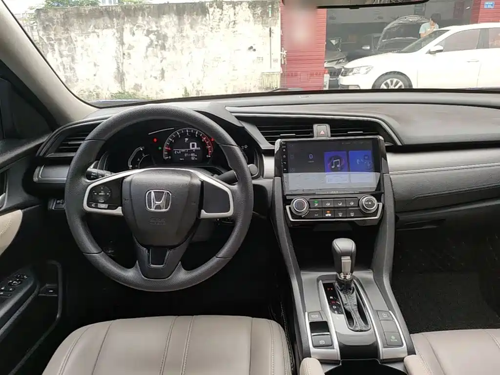 Honda Civic — фото 10