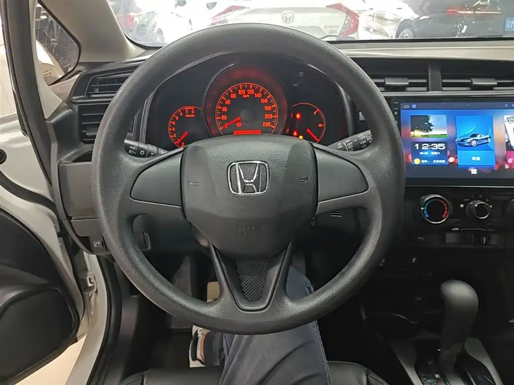 Honda Fit — фото 11